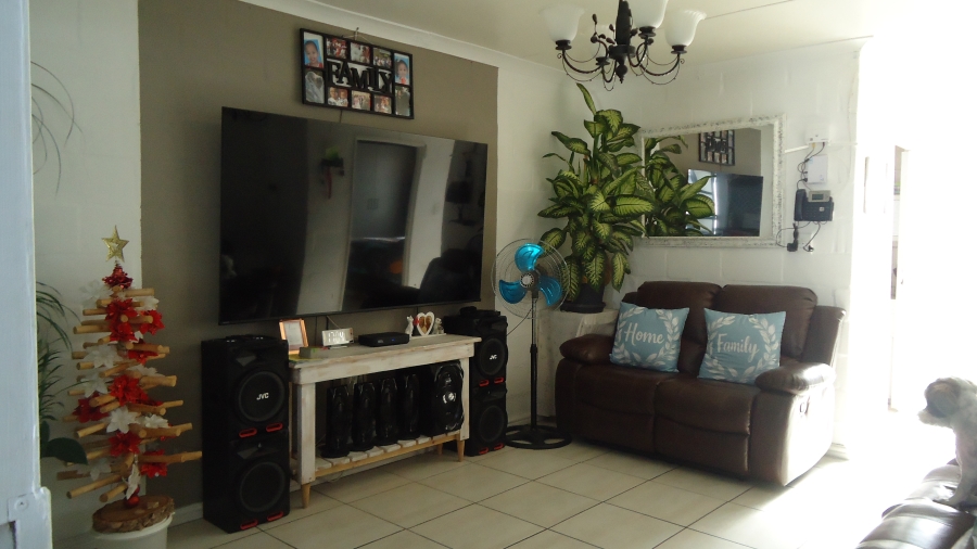 2 Bedroom Property for Sale in Pelican Park Western Cape